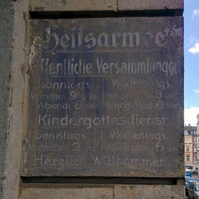 Heilsarmee Versammlungsst�tte am Hauseingang Dresden-Neustadt